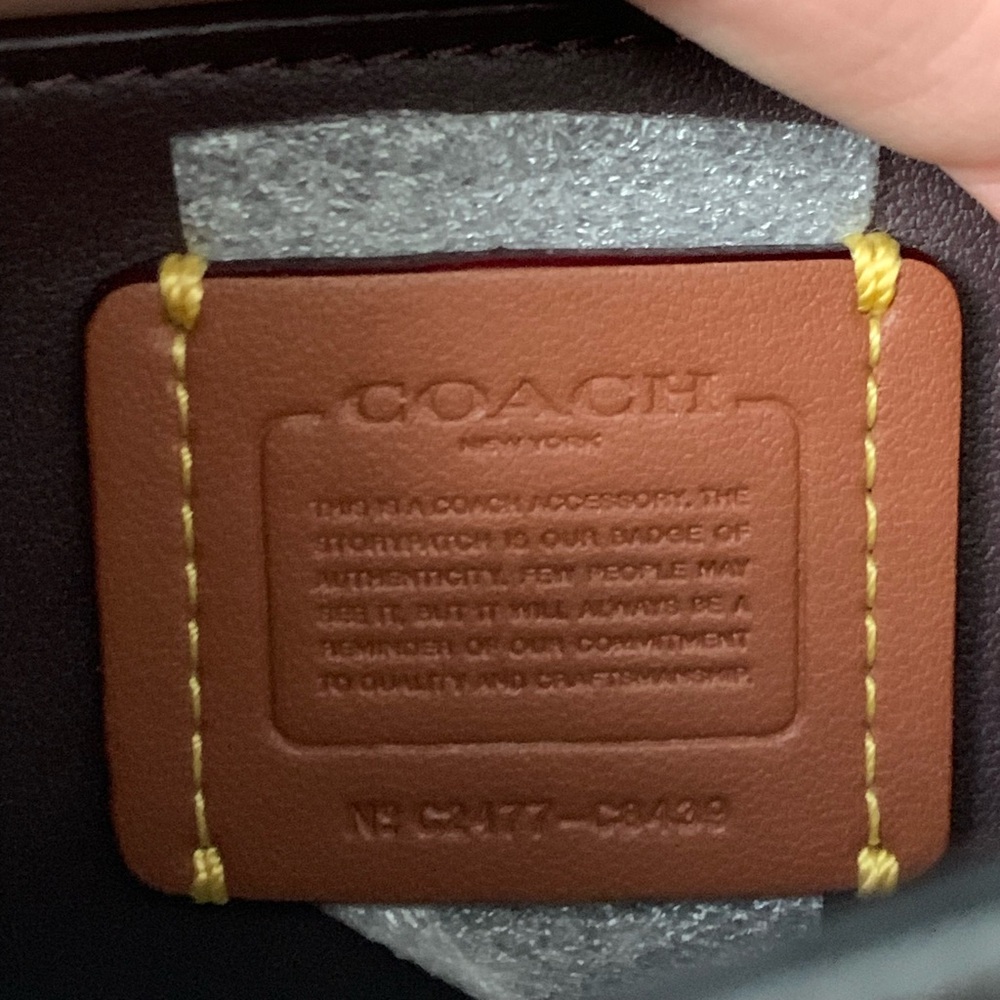 BNWT COACH BLK Wyn Crossbody Bag🖤🧡
Brand New / Giftable Condition w/ pap… - Picture 13 of 16